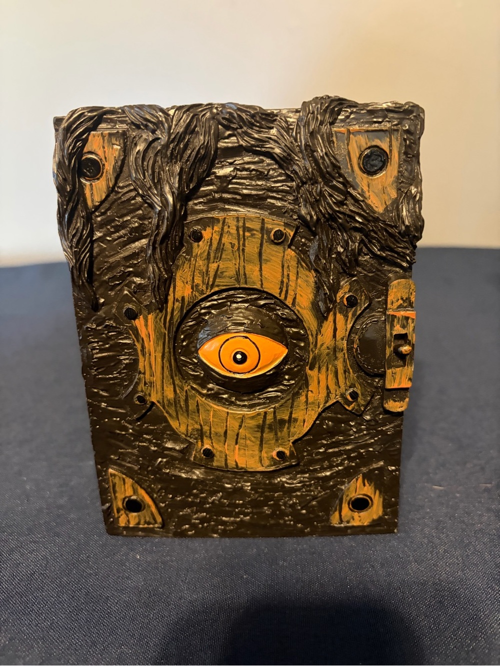 NEW Halloween Home Decor Hocus Pocus Spell Book With Eye Resin Display 5"X7"X2"